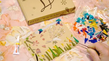 お子様と楽しめる「ガラスのちぎり絵」