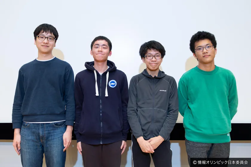 IOI 2025日本代表選手 左から 太田さん、坂山さん、平澤さん、松葉さん