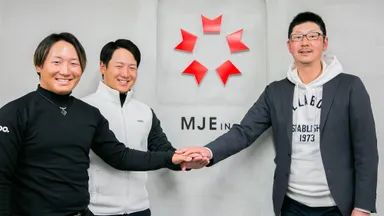 左から黒川航輝選手、黒川逸輝選手、ＭＪＥ代表大知