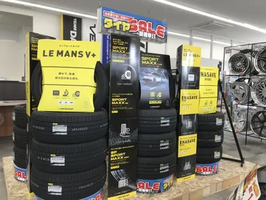 タイヤコーナー