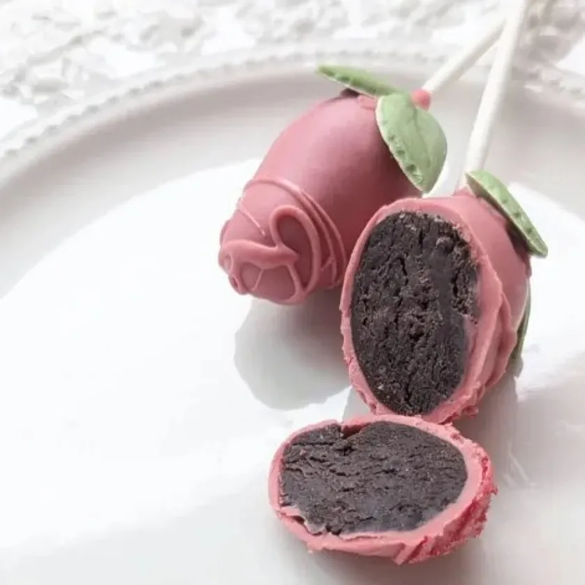 中は濃厚なガトーショコラ