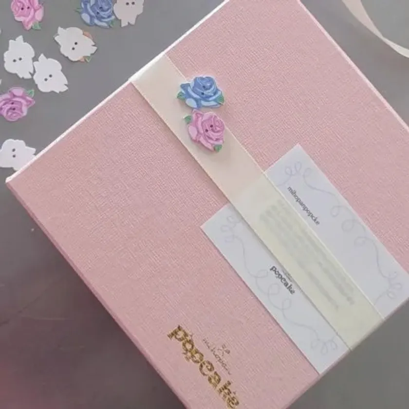 金色のロゴ入りオリジナルボックス