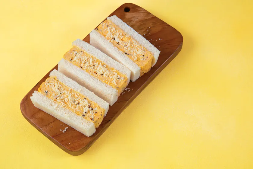 【kakko】「厚焼たまごサンド(黒トリュフ&チーズ)」