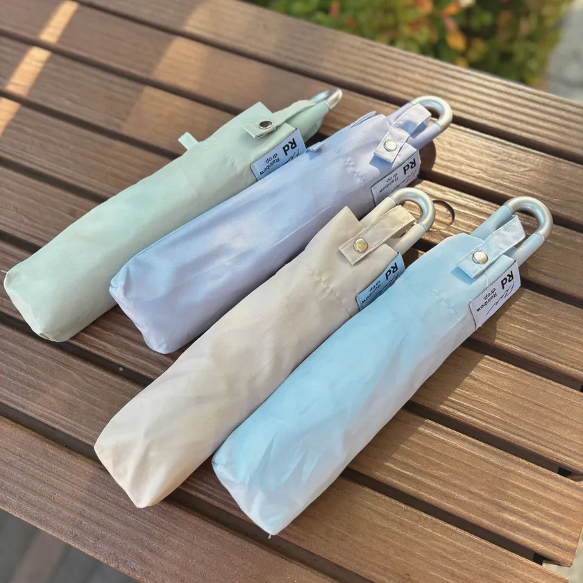 カラビナ付きフラットタイプの折傘