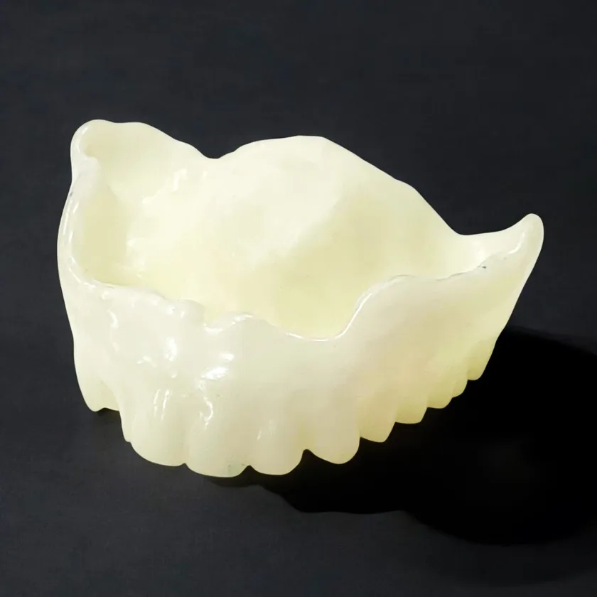 大規模災害時に無償提供される白色の義歯