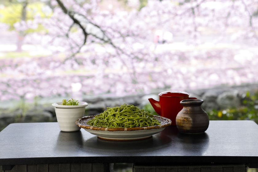 桜とせいろ茶蕎麦
