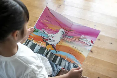 シンプルな文、鮮やかな絵