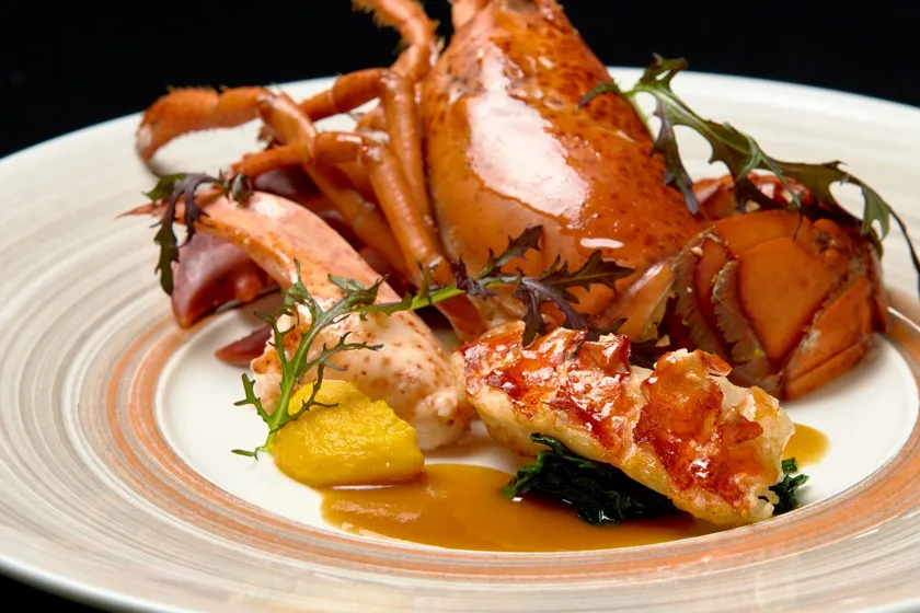 北海道産や旬の食材で一流シェフが織り成す本格フレンチ