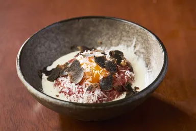 OSAKA限定 トリュフと馬肉のタルタル　3,850円(税込)