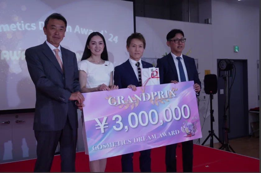 Cosmetics Dream Award'24グランプリ受賞者と審査員
