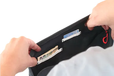 サッと、お金やカードにアクセス