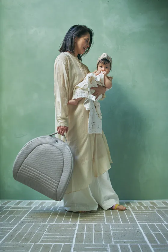 2Lペットボトル1本分の軽さで楽々持ち運び