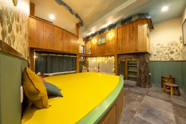 泊まれるからくり屋敷ホーリーハウス