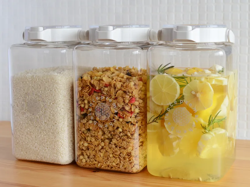 米や乾物などの保管にも便利