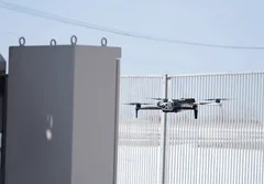 【変電所構内をLTE※2で飛行する様子】　
