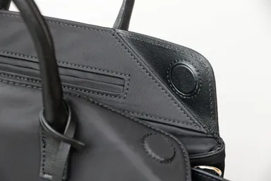 マグネットで簡単開閉※特許技術