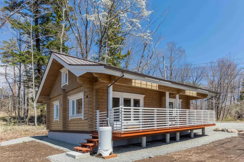 「Fils Cottage Yatsugatake」昼の外観