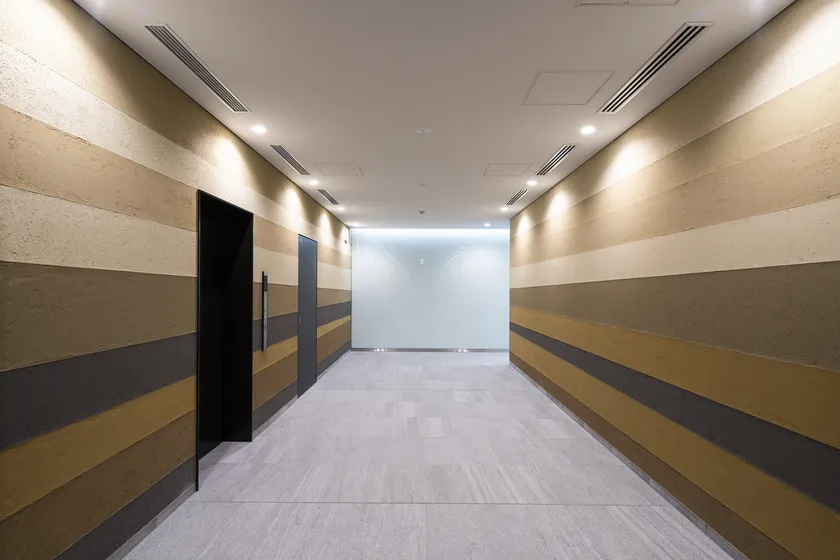 東側エントランス