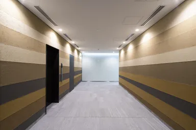 東側エントランス