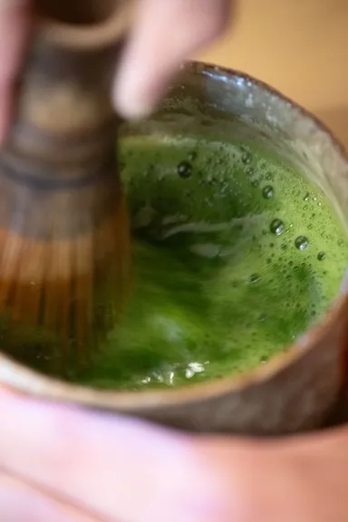 目の前でお抹茶をお点てします