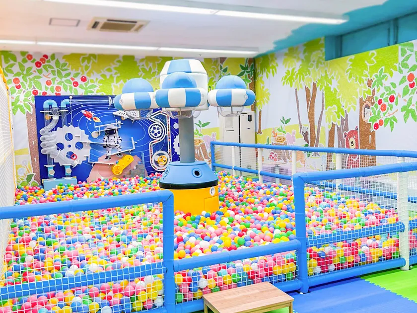 ボールプールで思う存分遊べるコーナー