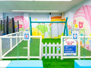 お子様が大好きなブランコが室内で楽しめる