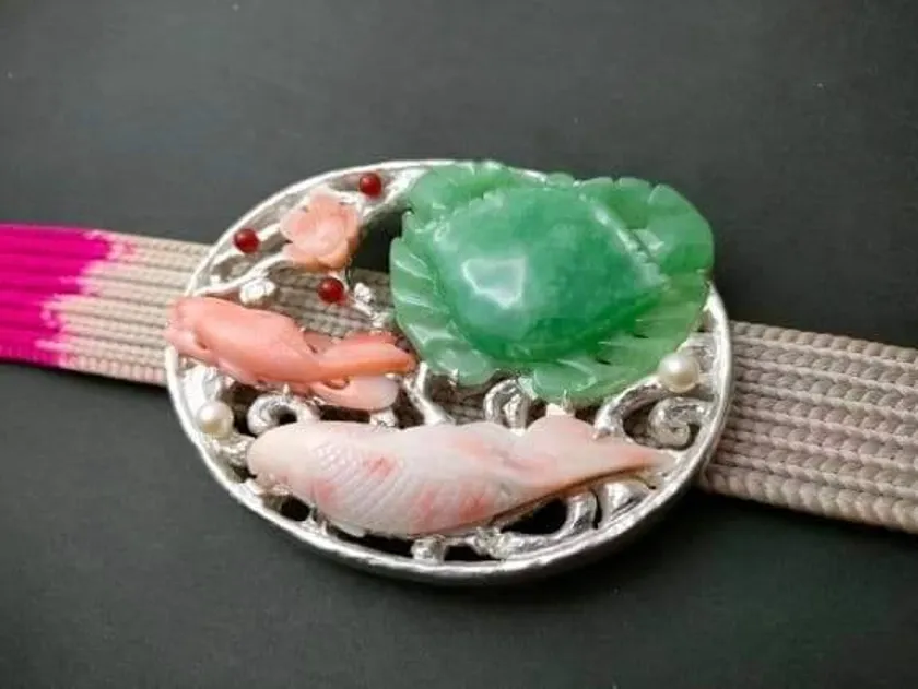 ぽっちりとは、銀×宝石で作る大きな帯留めのこと