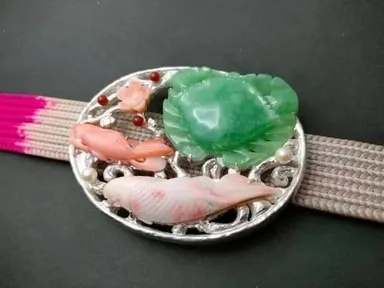 ぽっちりとは、銀×宝石で作る大きな帯留めのこと