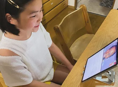 英会話レッスンを楽しむ会員　2