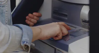 通話動作検知AIカメラで、振り込み詐欺を防止 5