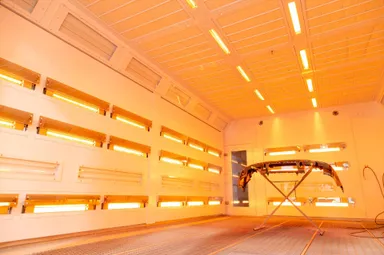 塗装ブース内部