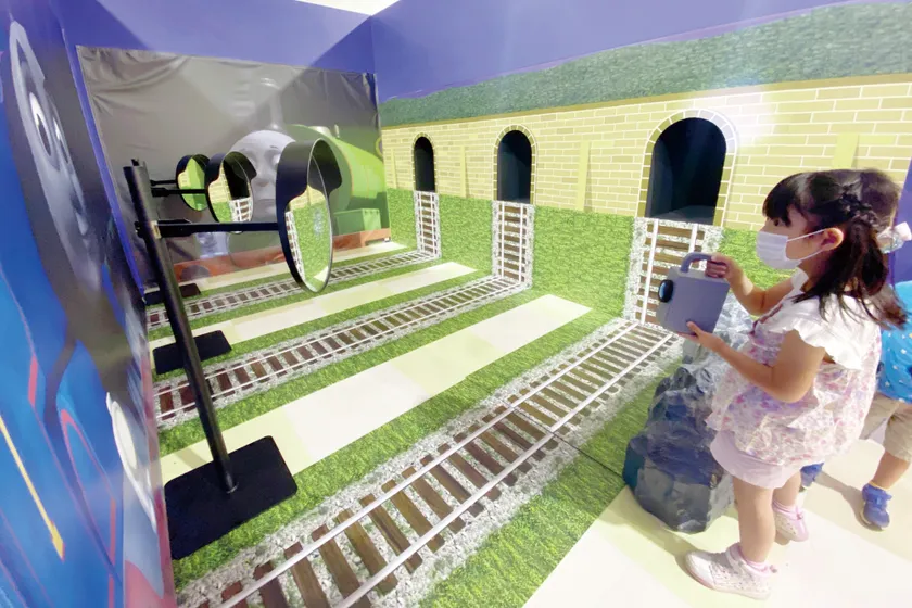 誰がいるかな?夜のトンネル