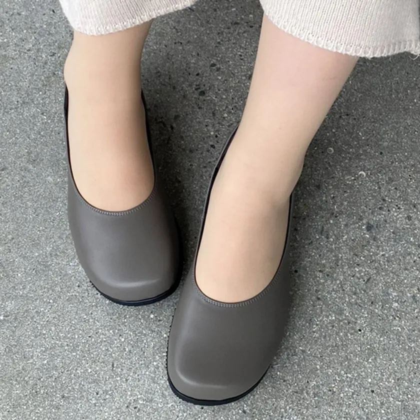 ゆったりつま先5Eパンプス