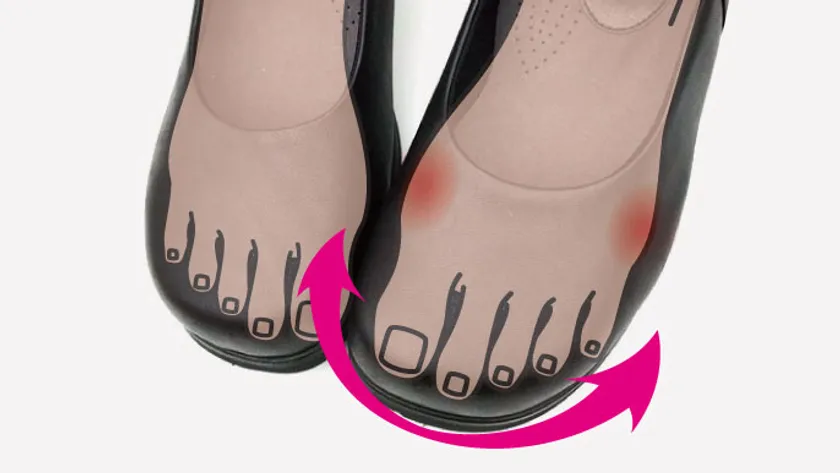 つま先ゆったりパンプス