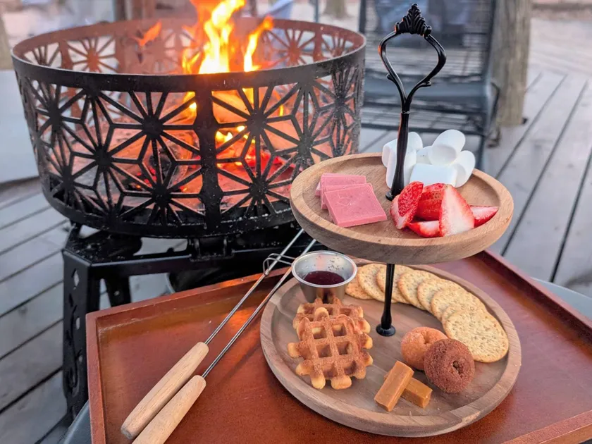 ◆たき火でスモア!いちごアフタヌーンティーセット 2,400円(税込)