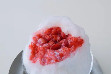 いちごのコンポートもごろっと入っています！