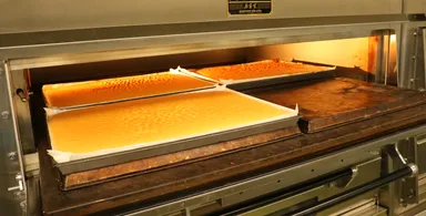 焼きたてのロール生地