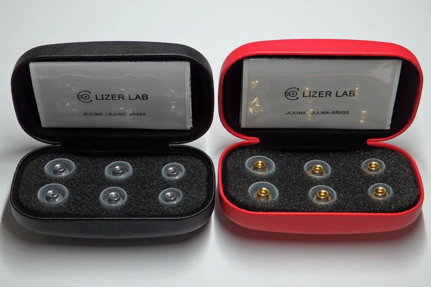 「ハードケース入りのJIJUMA-HORN2種」