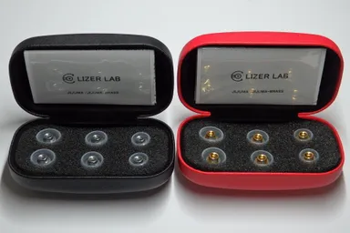 「ハードケース入りのJIJUMA-HORN2種」