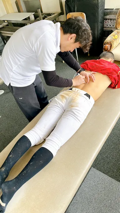 怪我から復帰を狙う高校球児のケア