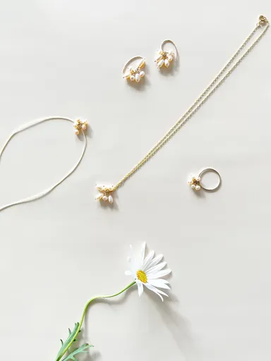 素材本来の美しさを生かしたジュエリー