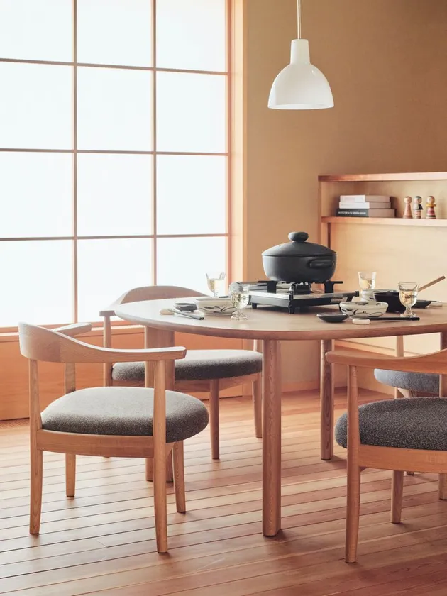 低座椅子での食卓