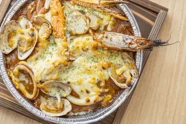 窯焼きの海鮮チーズカレー