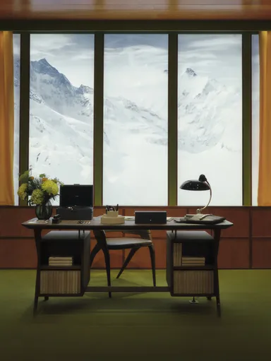 マルコ・トマセッタのデザインによるデスク