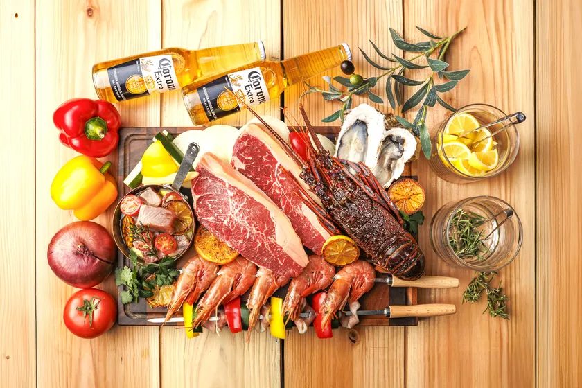 本格BBQ串など贅沢なメニューラインナップ
