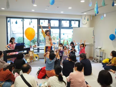 コンサートの様子(子どもたちが一緒に出てきて歌うことも)