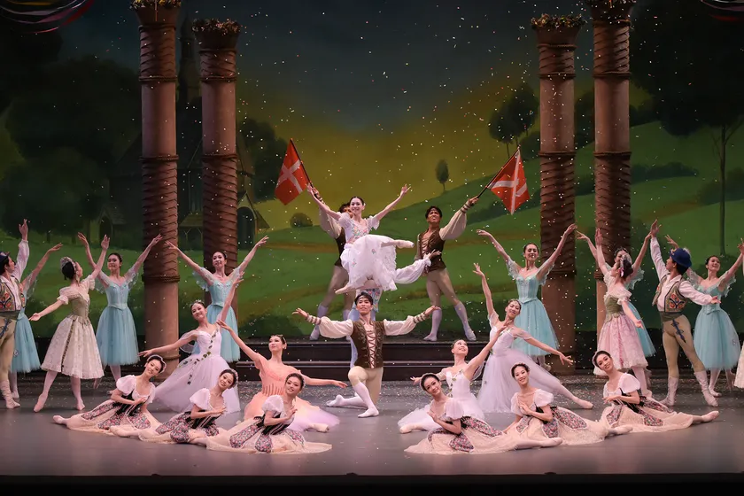 バレエ『コッペリア』(撮影:鹿摩隆司)
