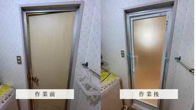 浴室ドア交換の様子