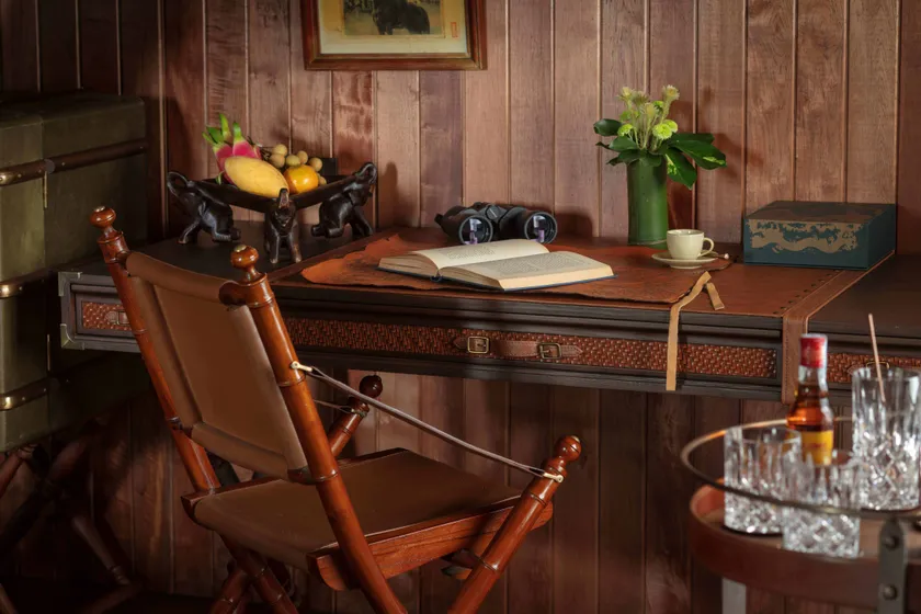 メコン・エクスプローラー・テント_ベッドルーム デスク