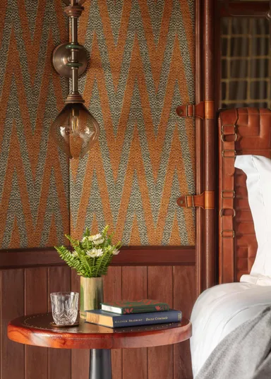 メコン・エクスプローラー・テント_ベッドルーム サイドテーブル